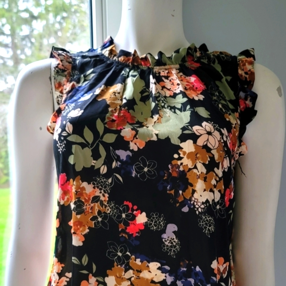 NWT Spense Sleeveless Floral Top